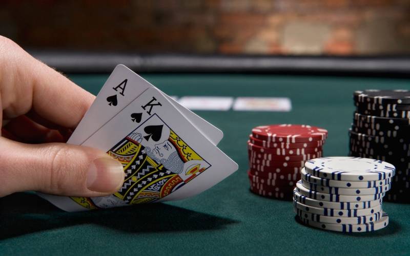 7 Chiến Lược Chơi Poker Chuyên Nghiệp Từ Cao Thủ 2 Chơi một cách thận trọng