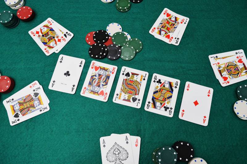 7 Chiến Lược Chơi Poker Chuyên Nghiệp Từ Cao Thủ 5 Điều chỉnh chiến thuật kịp thời